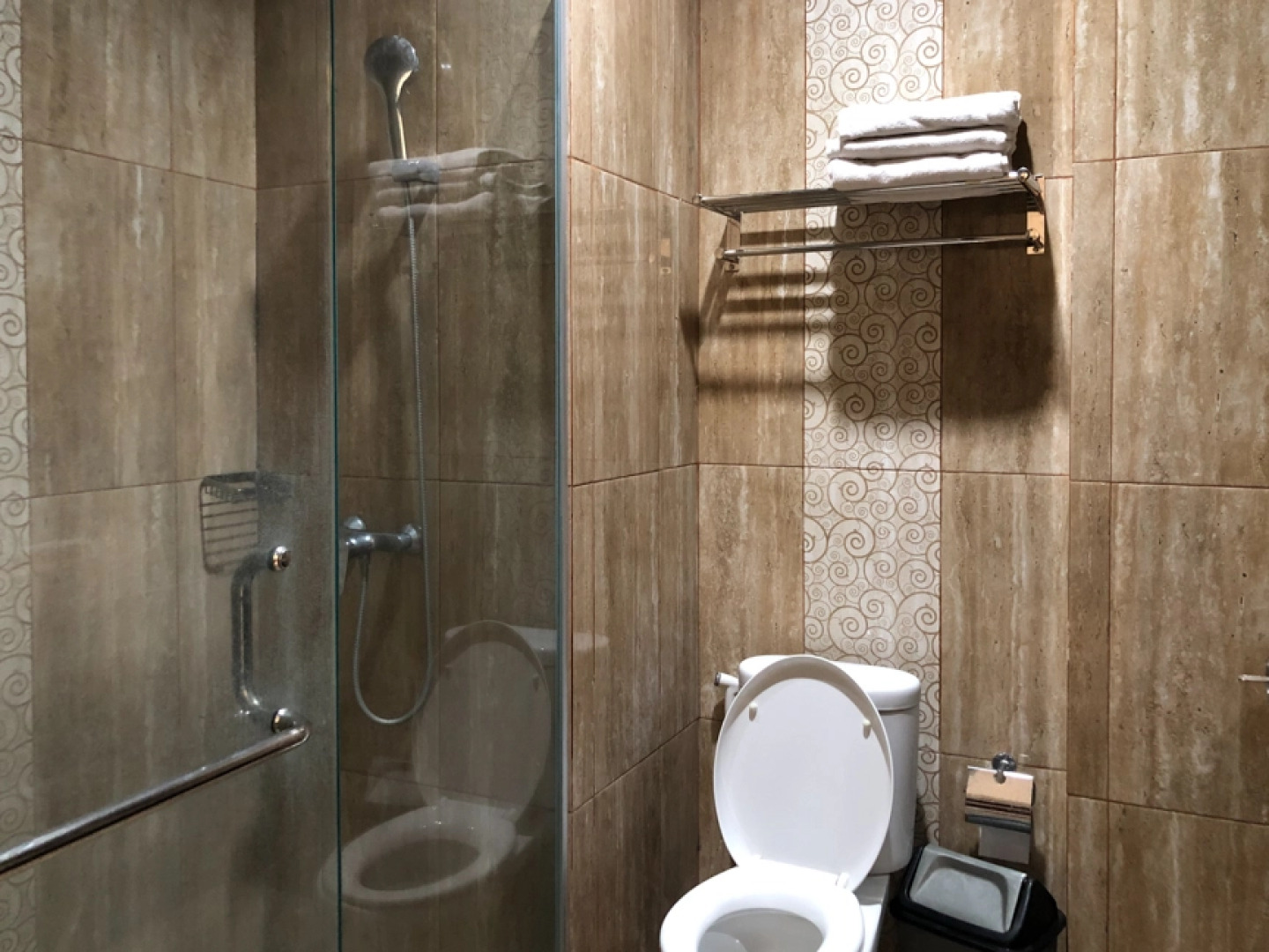 RedDoorz Plus near Dreamland Beach