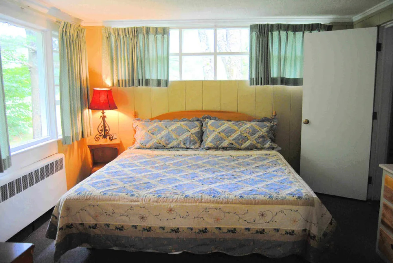Sky Valley Motel & Cottages