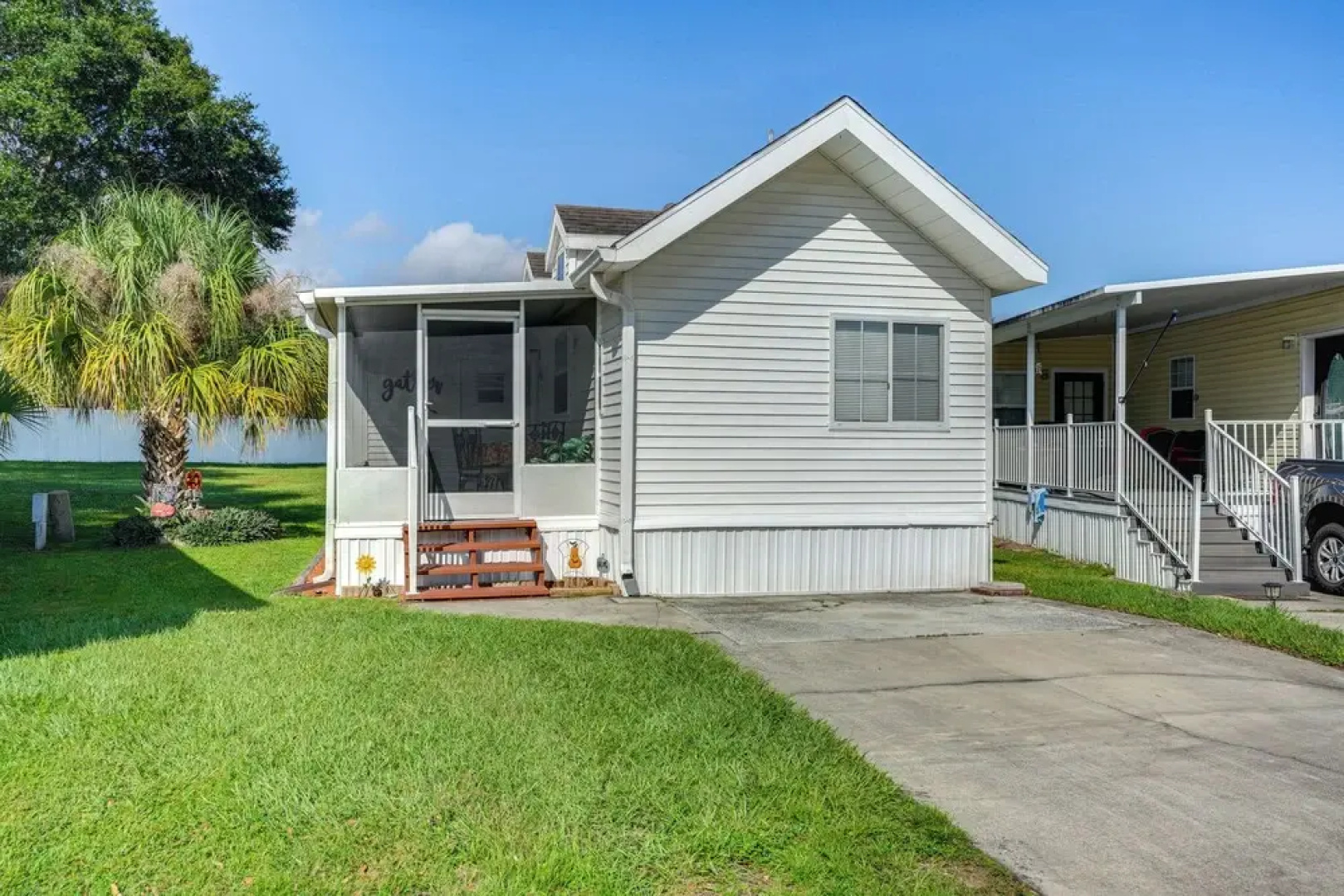 Lakeland Cottage w/ Pool Access + Screened Porch!