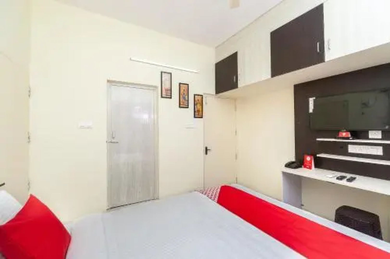 OYO 28658 The Swarg Residence