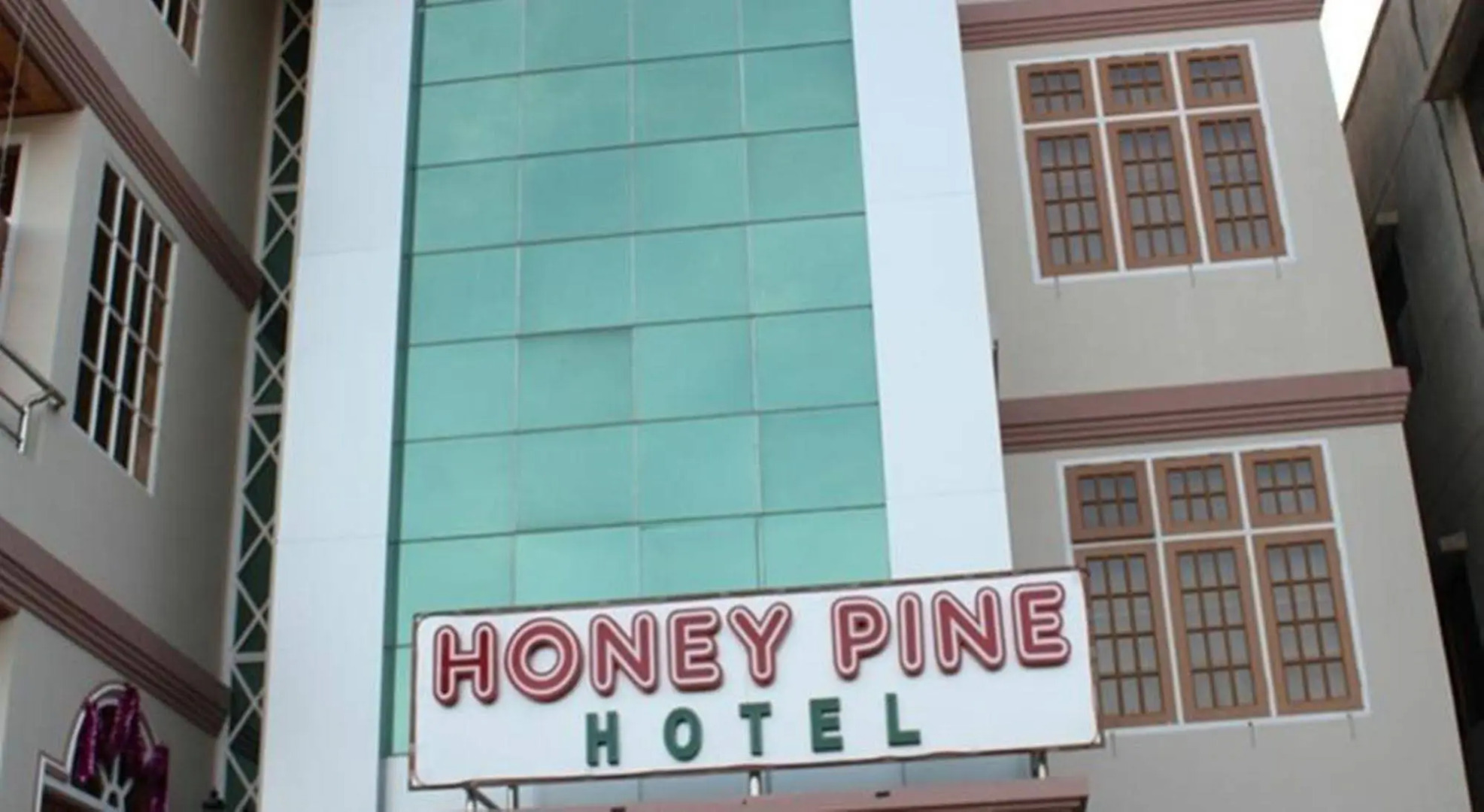 Honey Pine Hotel