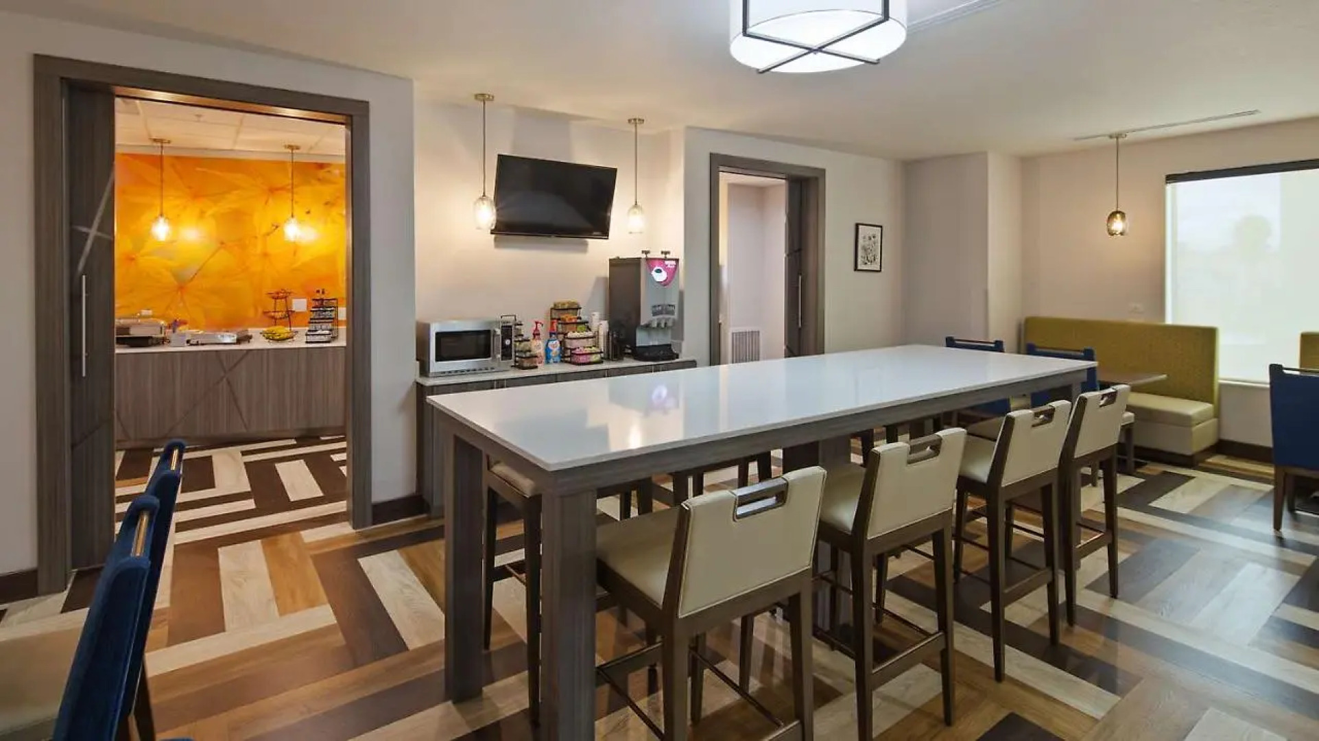 Best Western Green Oaks Inn & Suites