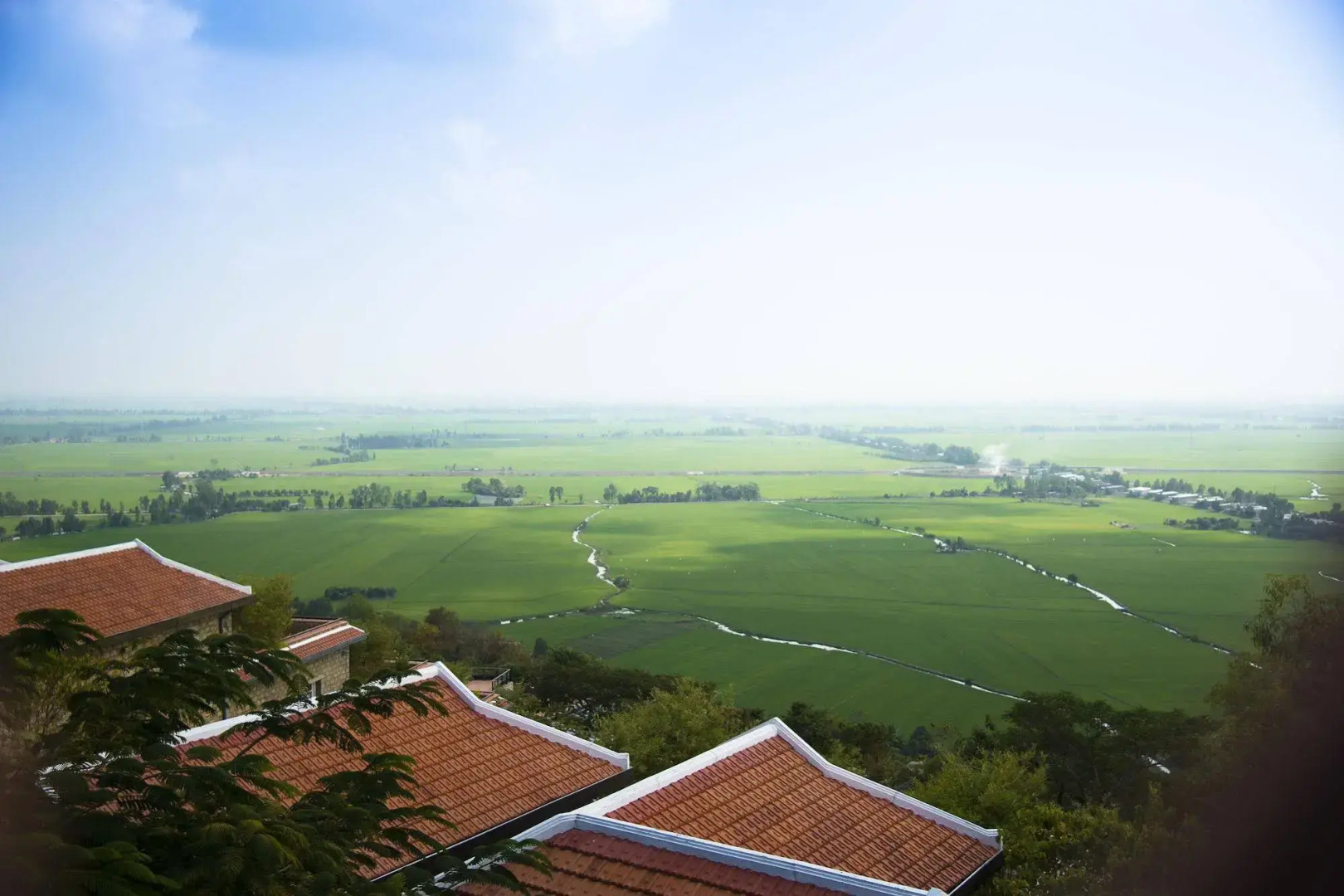 Victoria Nui Sam Lodge