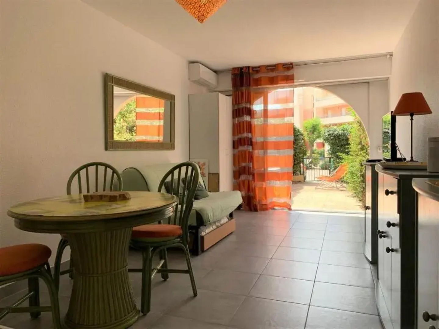 Appartement Mèze, 1 pièce, 4 personnes - FR-1-604-3