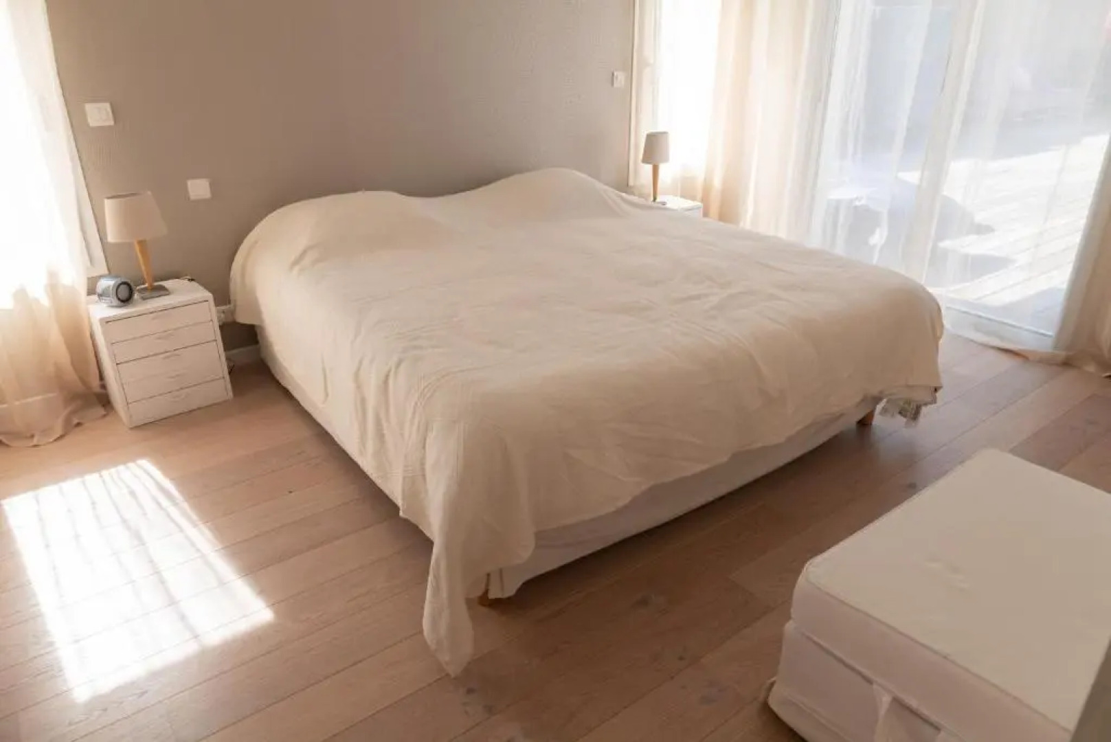 Plaisant villa with pool, close to the beach