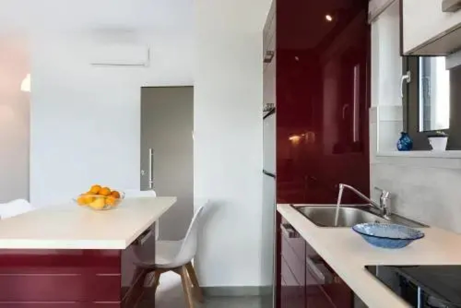 Niovi Seaside Suites