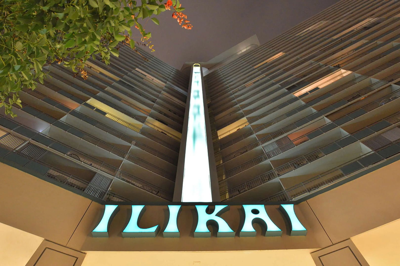 Отель Ilikai Hotel & Luxury Suites