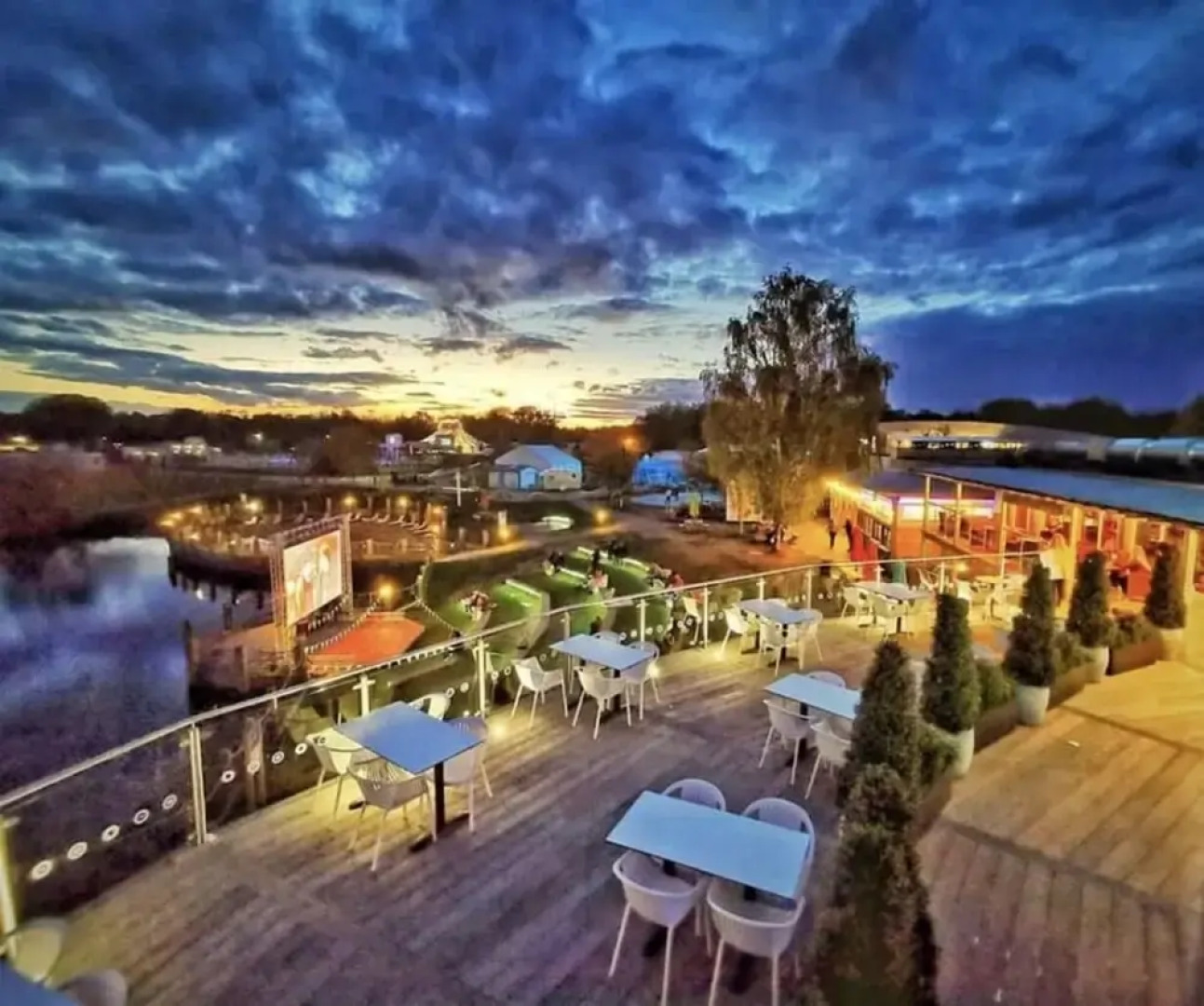 Sherwood Retreat Stunning Modern Hot Tub Holiday