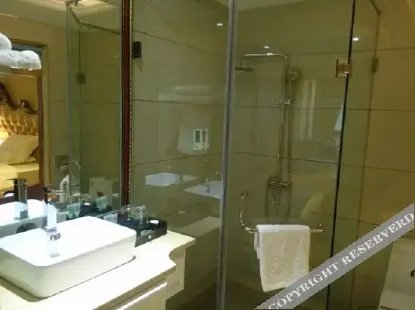 Oriental Crown Holiday Hotel