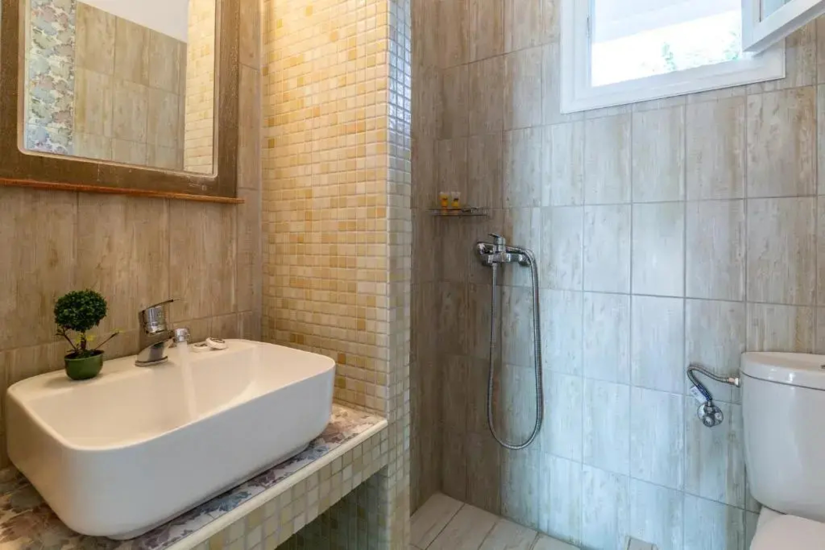 Smaragdi Rooms and Studios