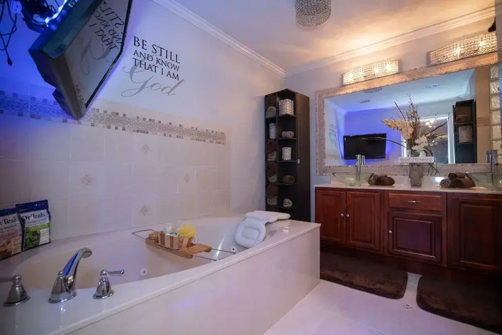 Gorgeous Urban Oasis W/hot Tub, Heated Pool And Private Movie Theater 3 Bedroom Home by RedAwning