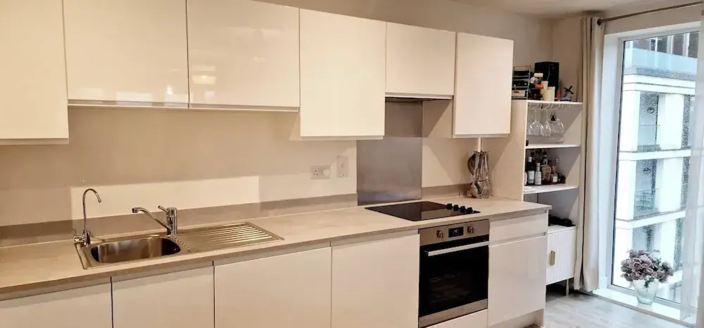 Gym, Free Parking, 25 Mins to Central London