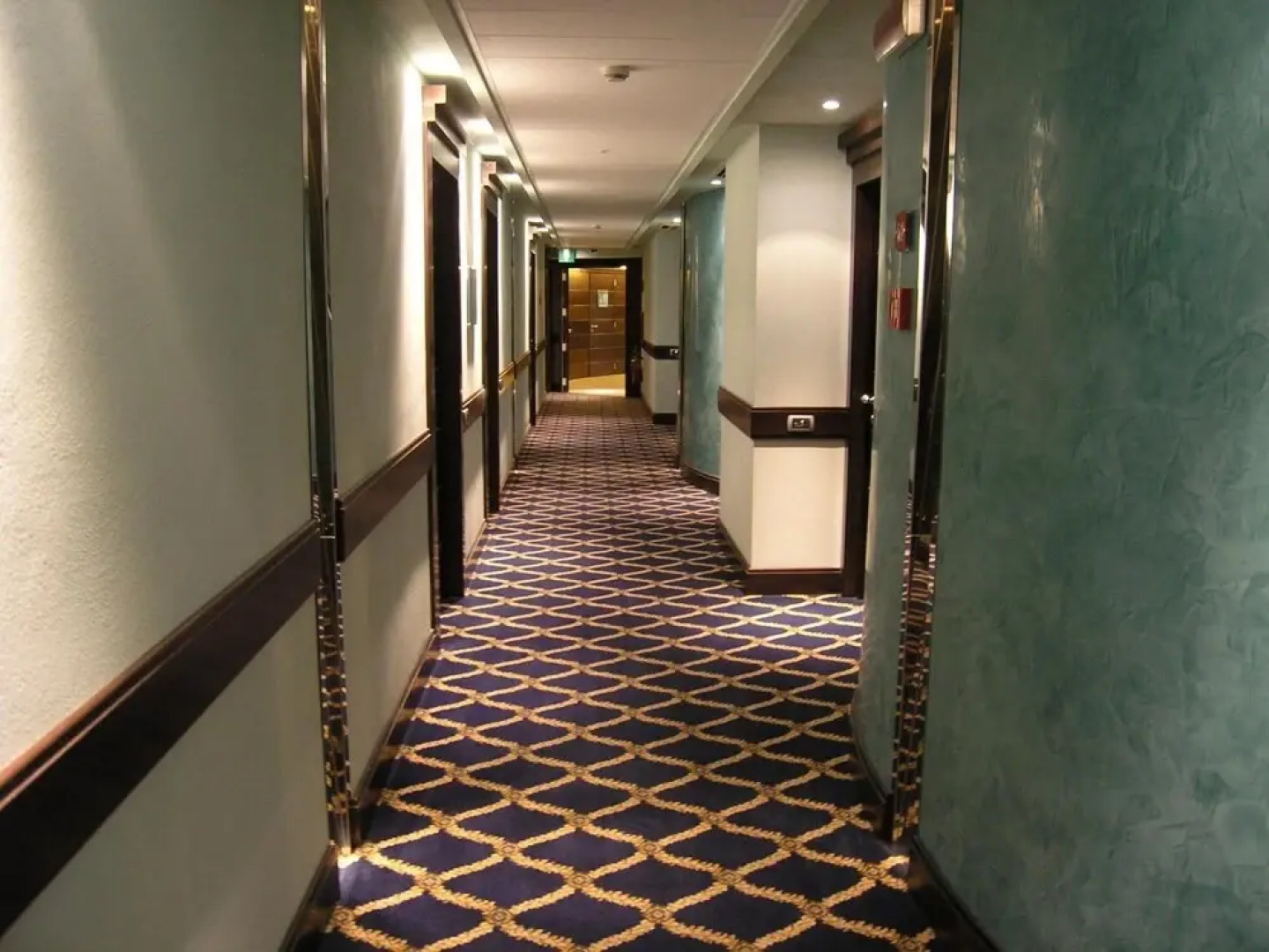 Dado Hotel International