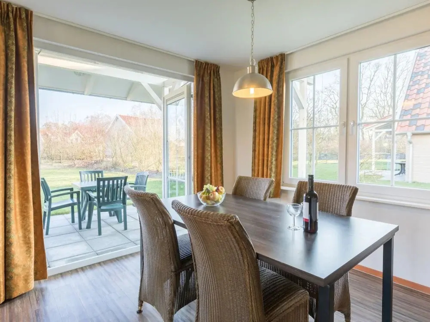 Luxurious Detached Villa with 3 Bathrooms, in de Maasduinen
