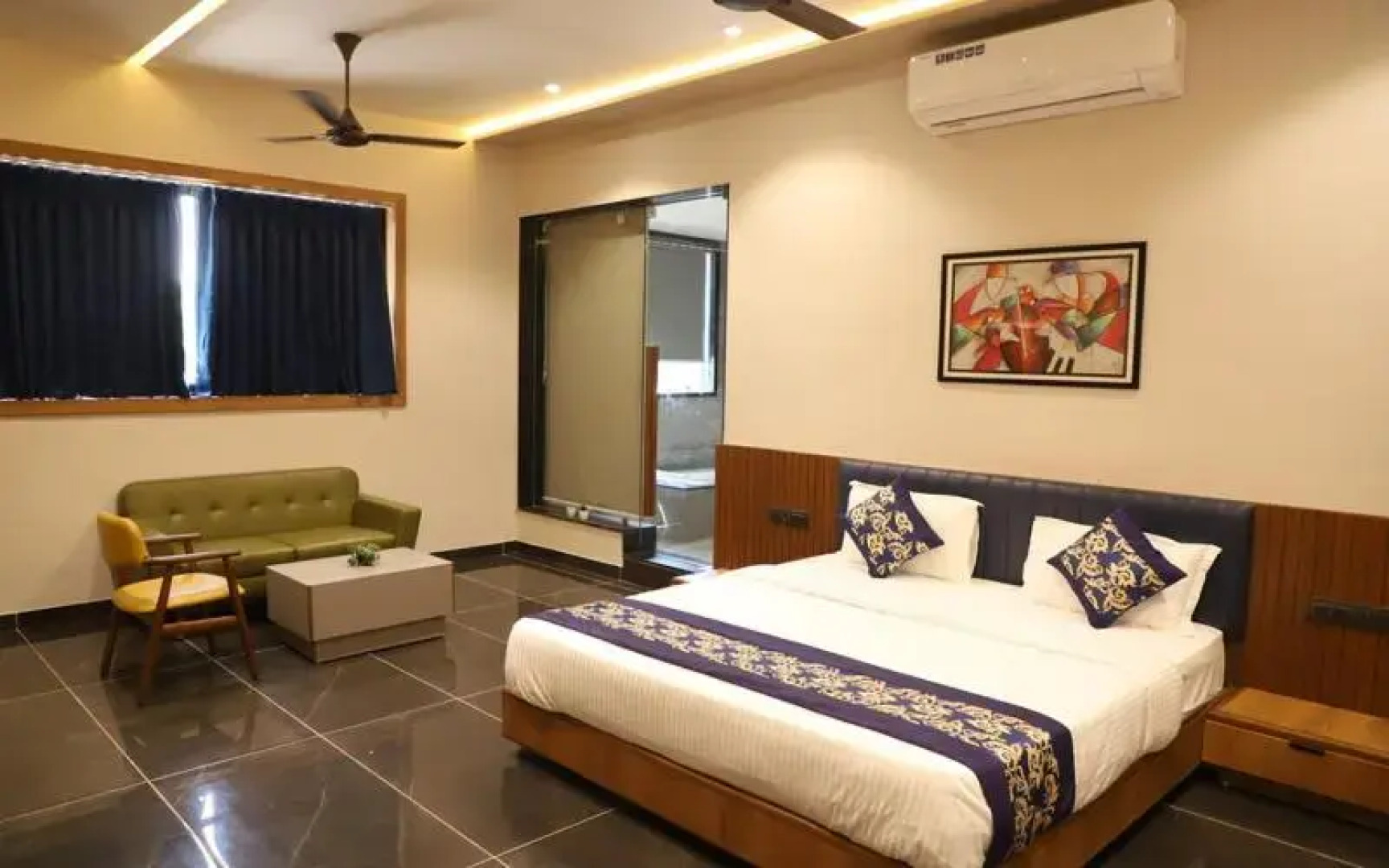 Hotel Maple Tree Inn