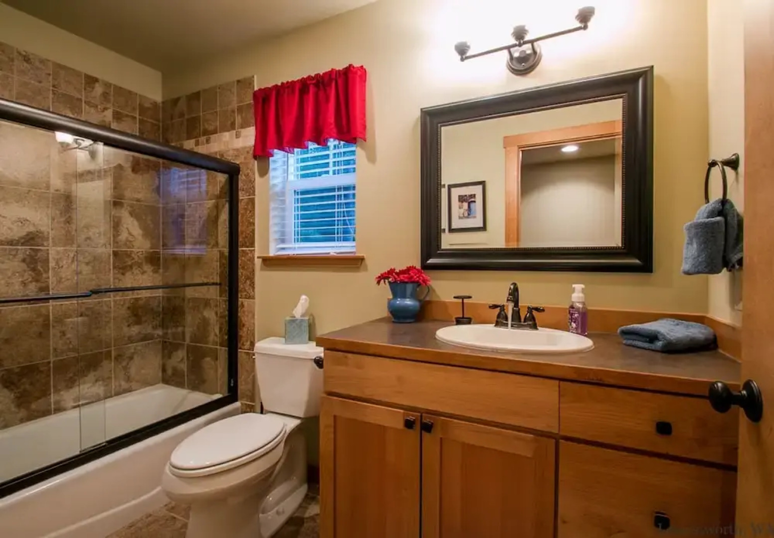 Salmon Chalet Chalet 2 NW Comfy Cabins