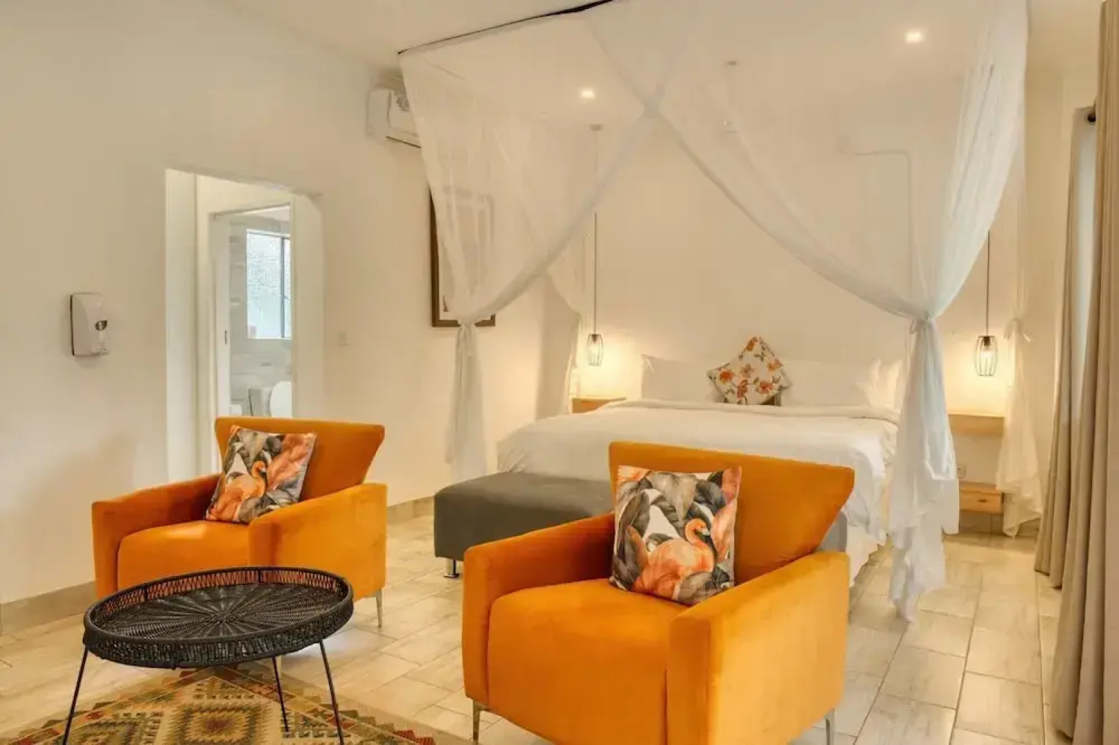 Room in Lodge - Luxury Suite in Zambezi Boutique Lodge 7 Free Tour Availaible