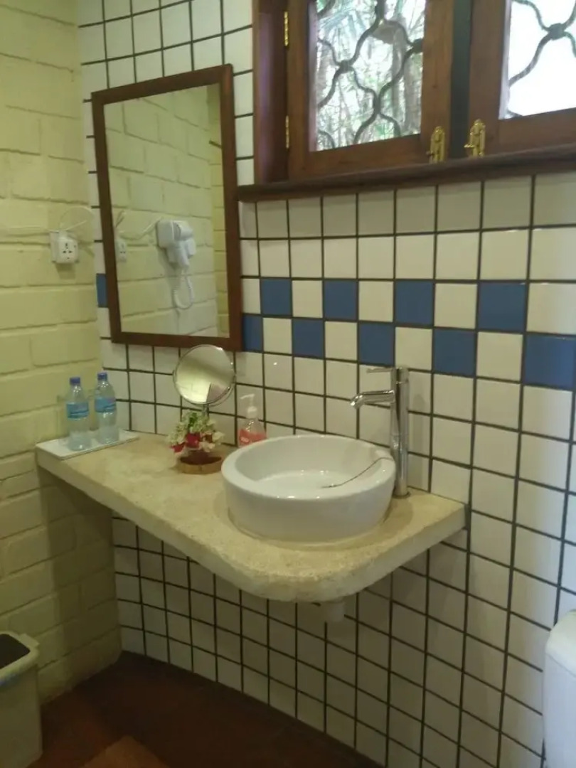 Simbamwenni Lodge and Camping