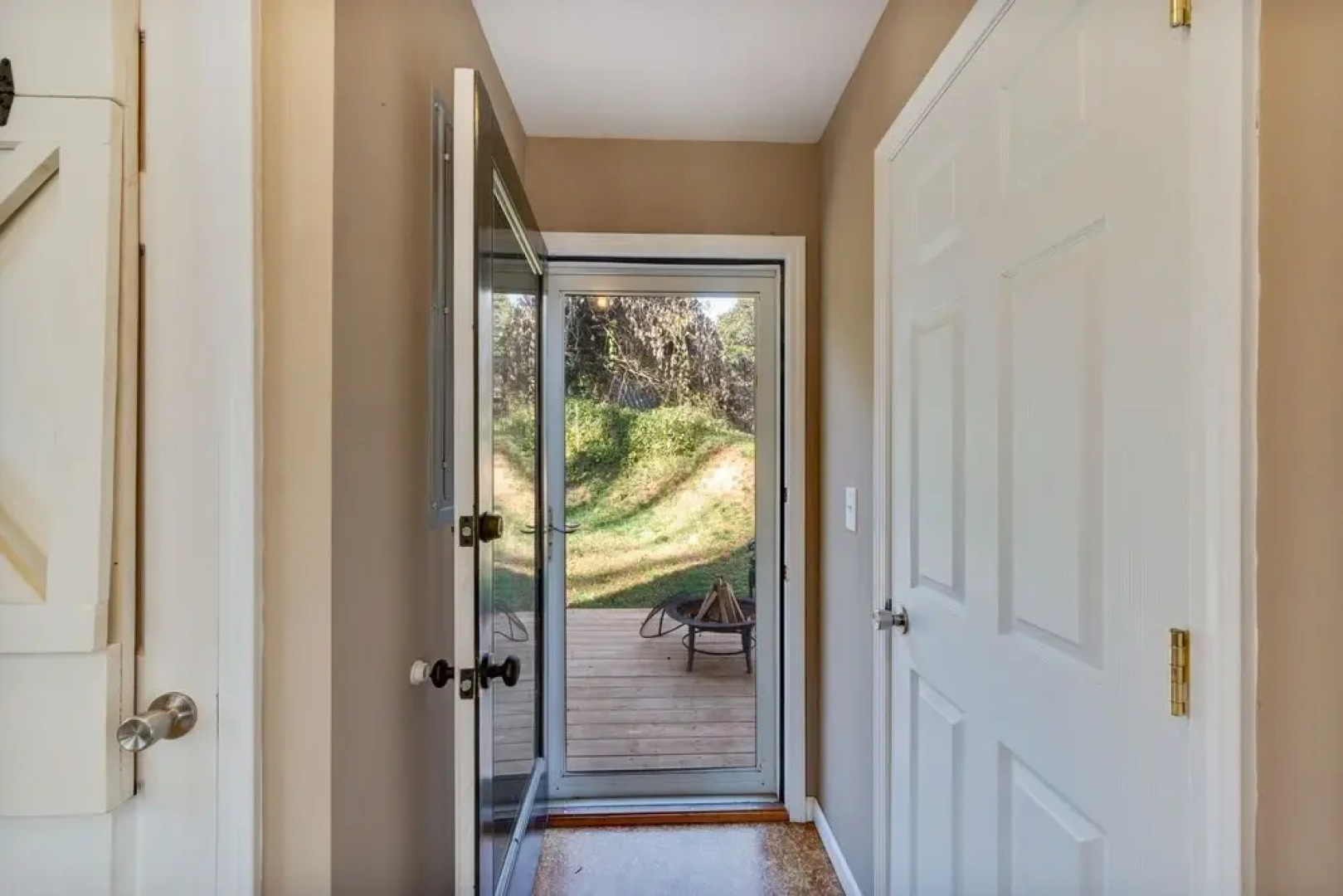 The Holly House In Downtown Demorest 2 Bedroom Home by Redawning