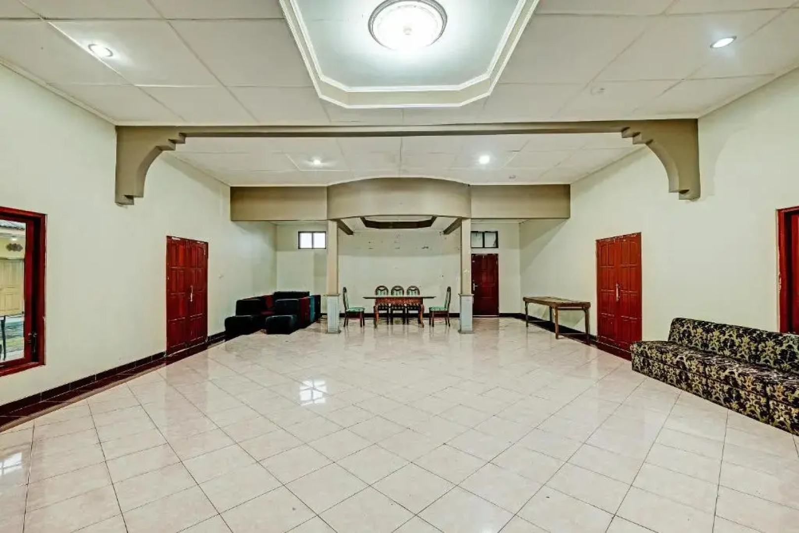 OYO 92406 Hotel Renata 1