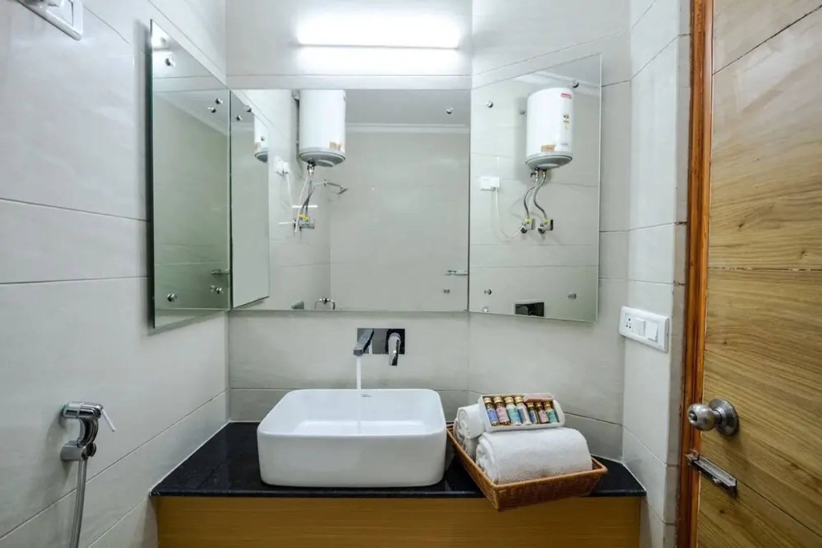 Anand Vardhan Resorts