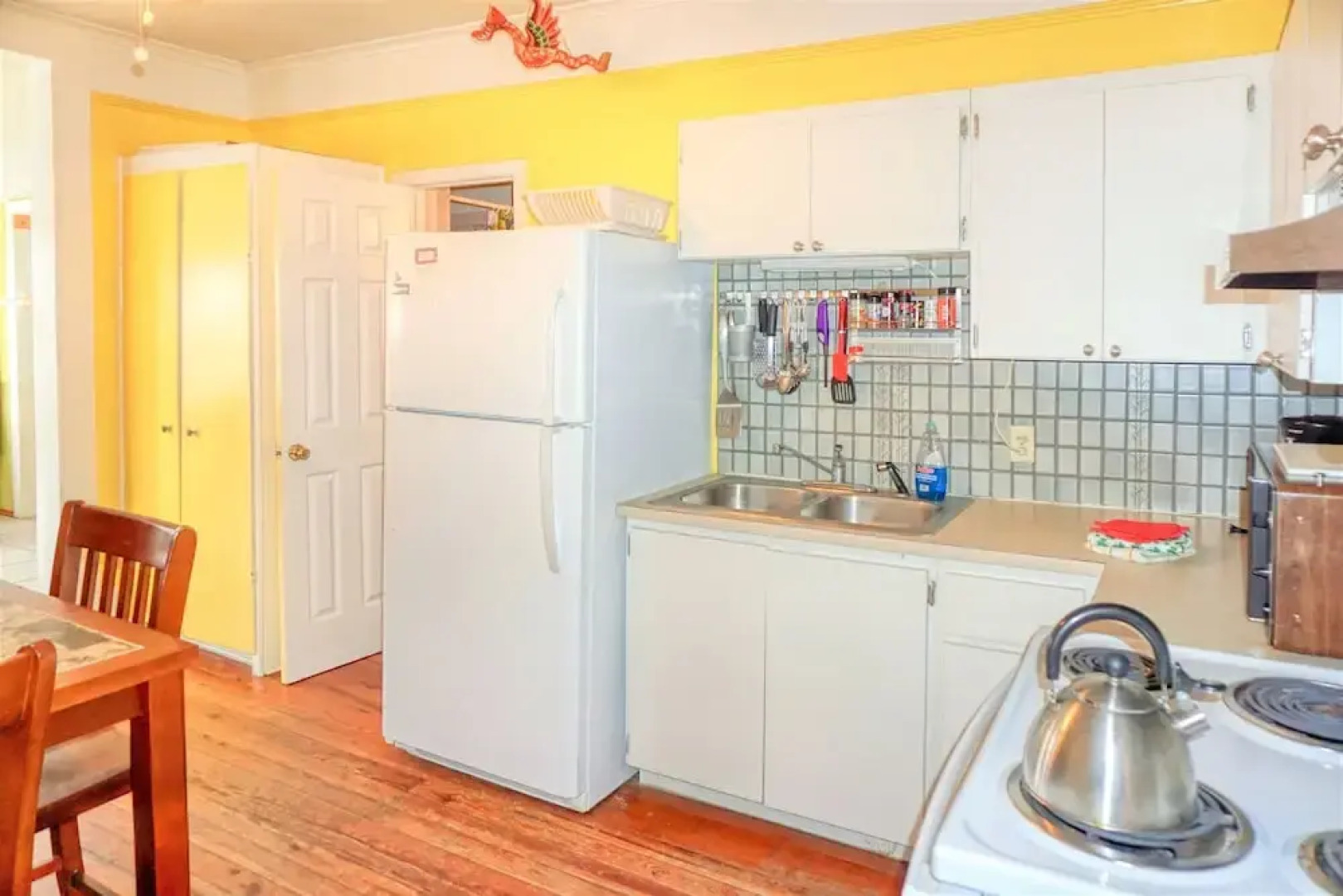 Pass A Grille Beach Escape (107-8)