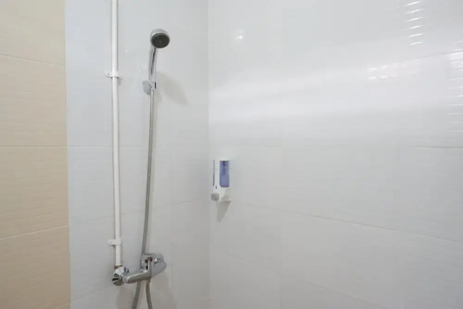 Rich Hotel by RedDoorz