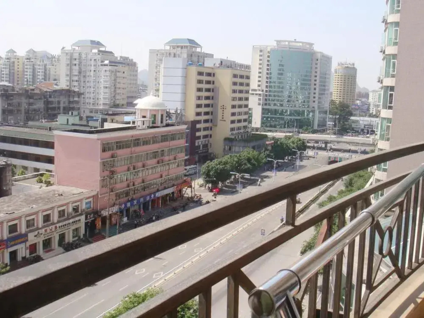 Guilin Li Show Short Rent Apartment