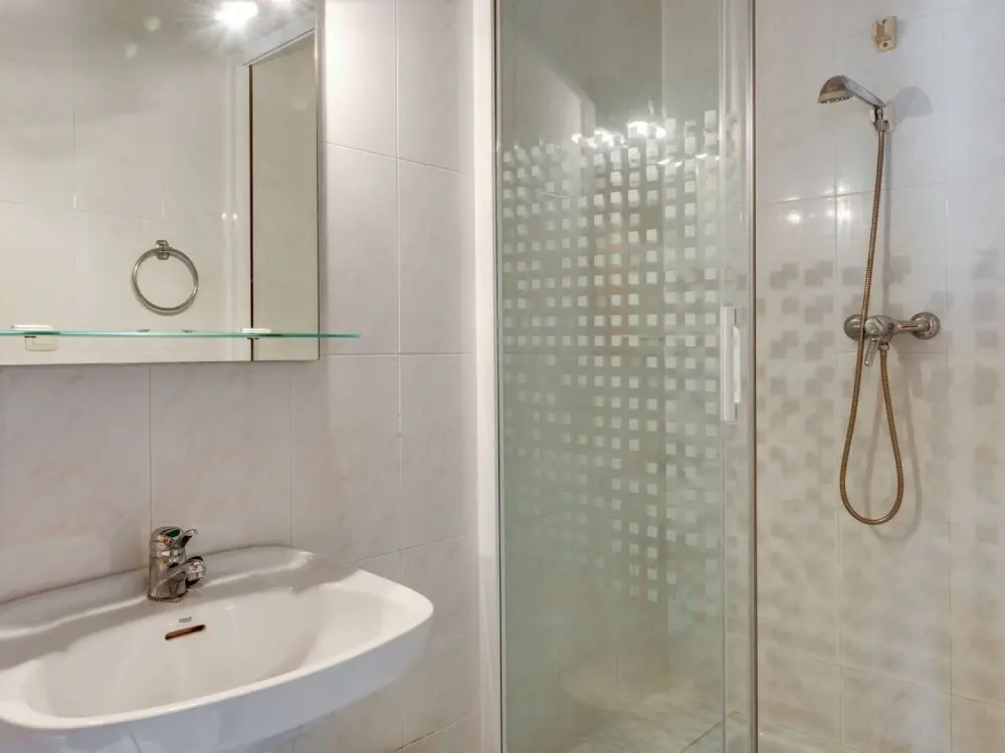 Splendid Mansion in Palau-Saverdera near Sea