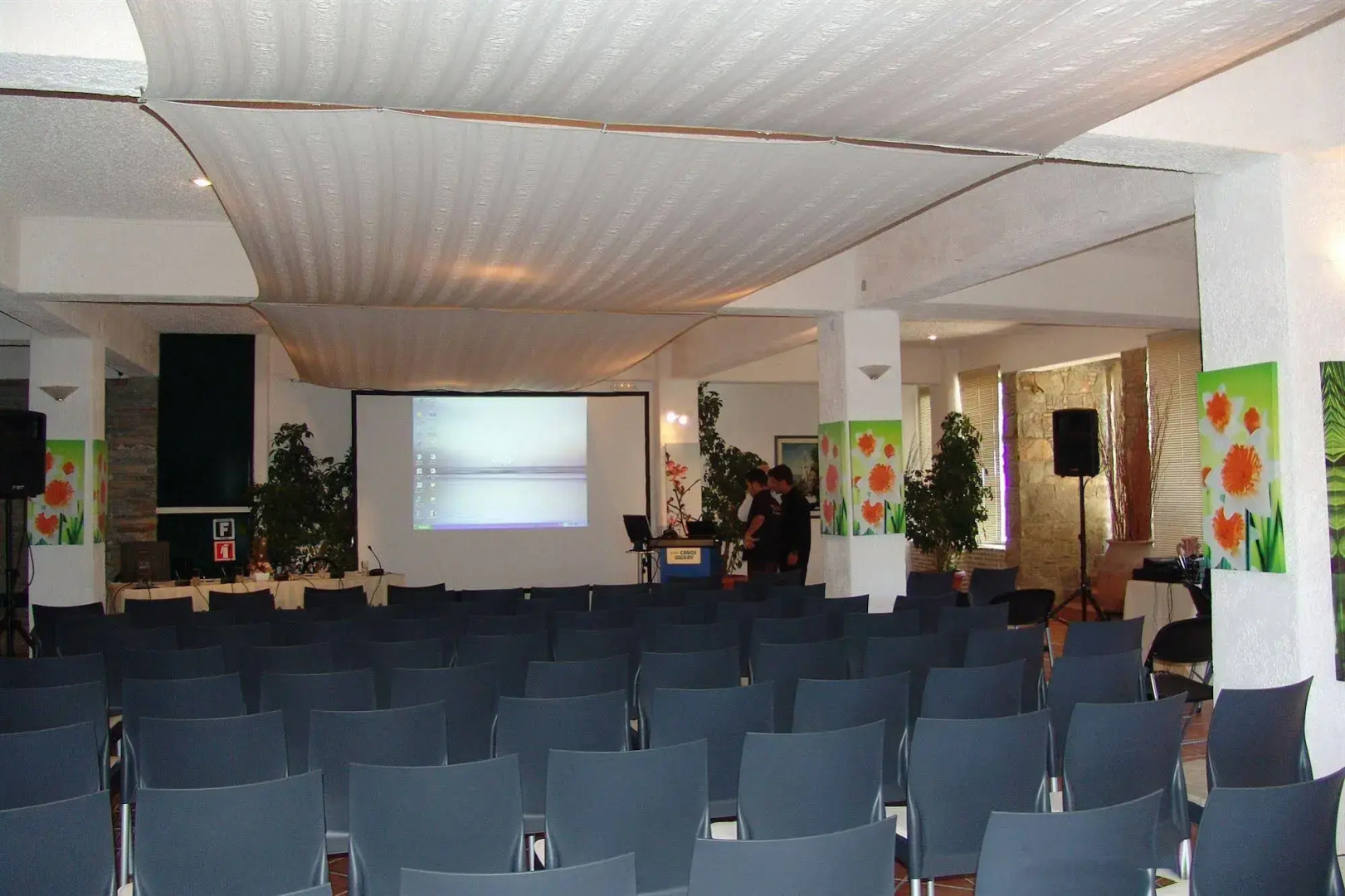 Cavos Bay Hotel and Studios