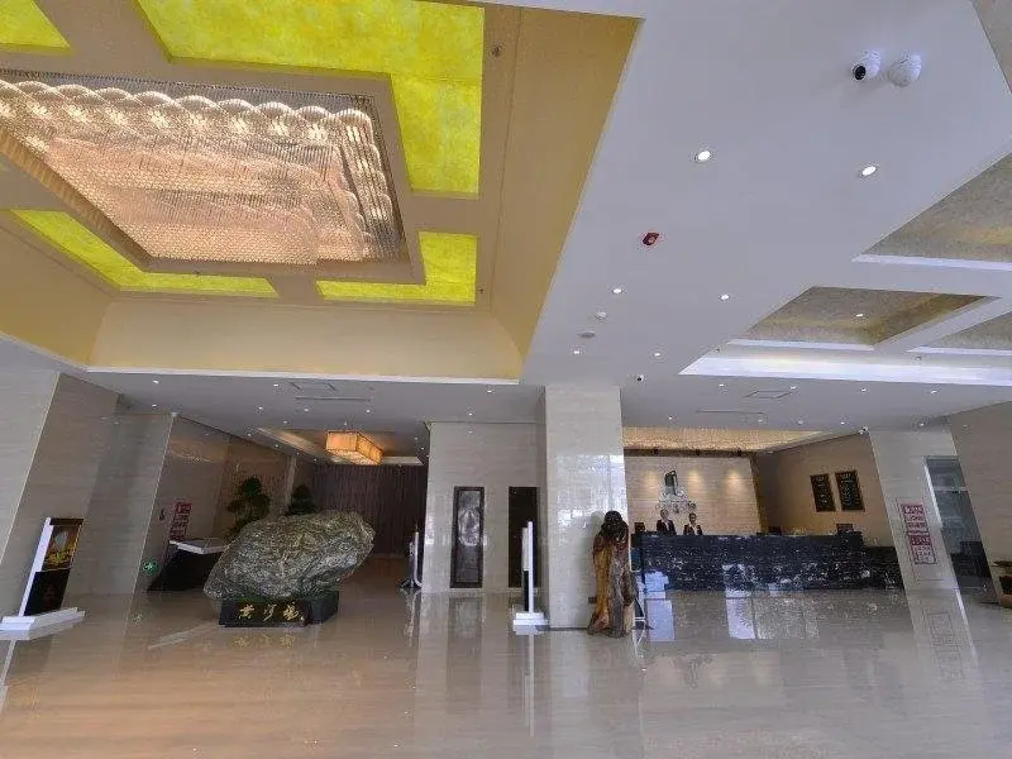 Huang He  International   Hotel