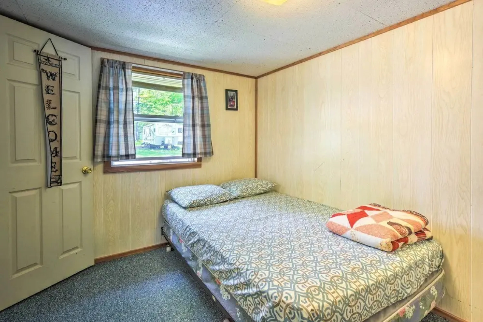 Stone Lake Cabin: Grill & Access to Fishing!