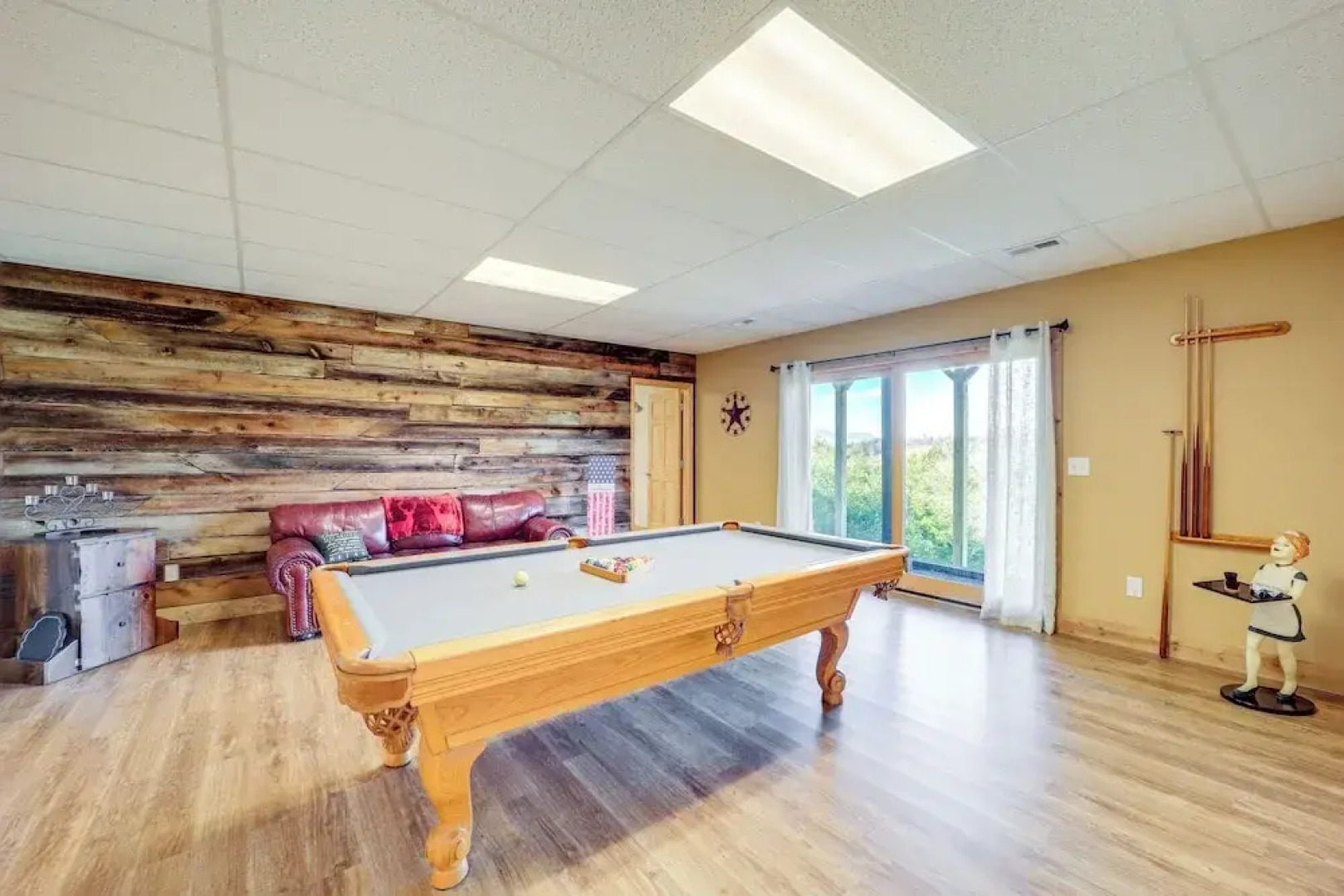 Mountain-view Deck: Group Getaway in Fleetwood