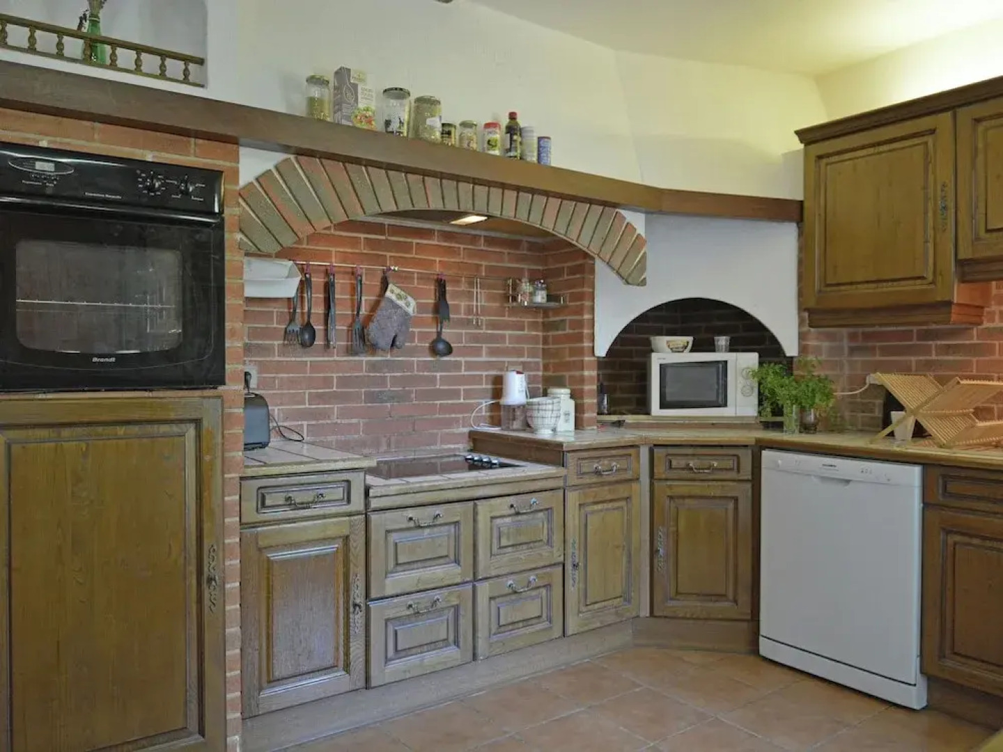 Spacious Holiday Home near River in Le Boulou