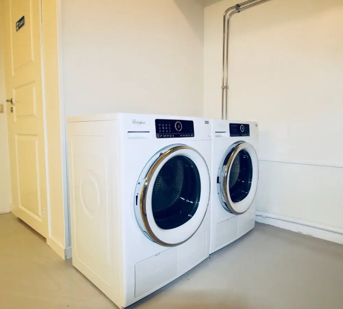 Easy Livin Apartment Hotel by Stubor