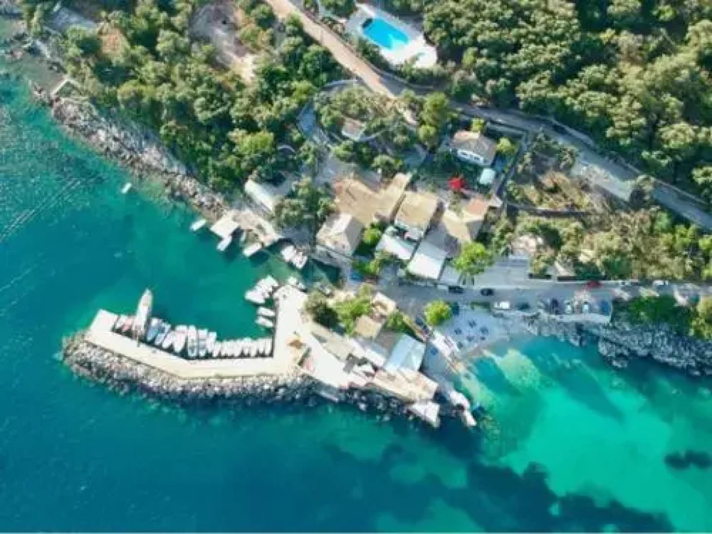 Zeus Pool Apartments