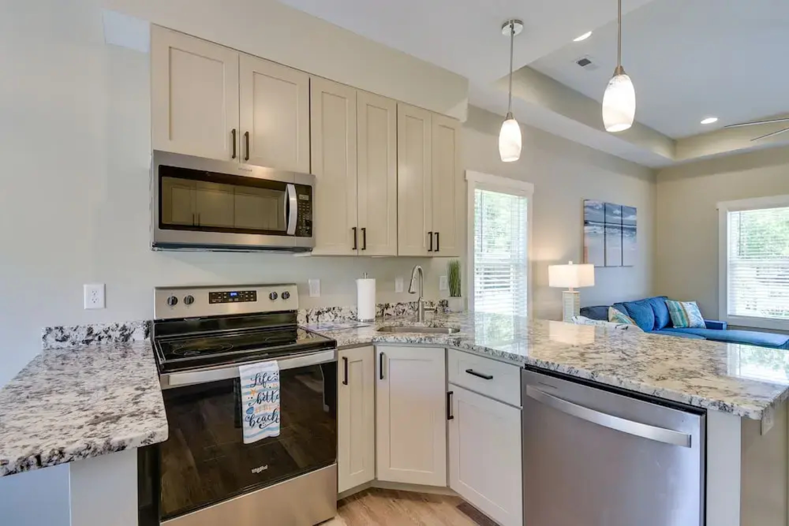 Charming Ocean Isle Beach Home ~ 1 Mi to Beach!