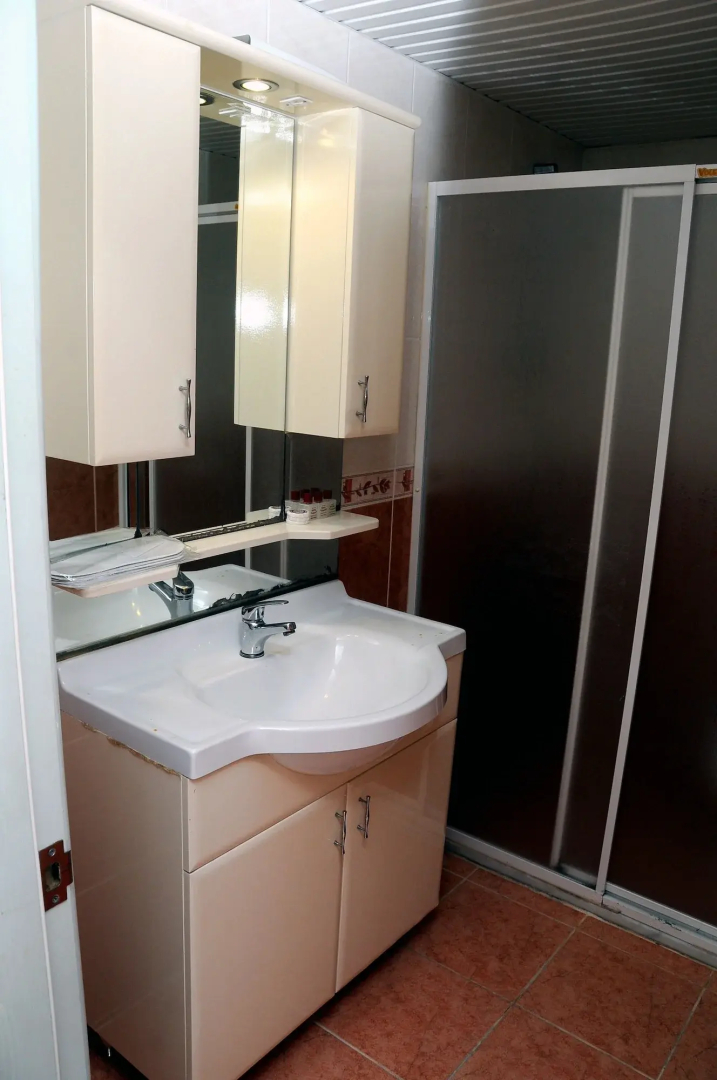 Kadeer Hotel