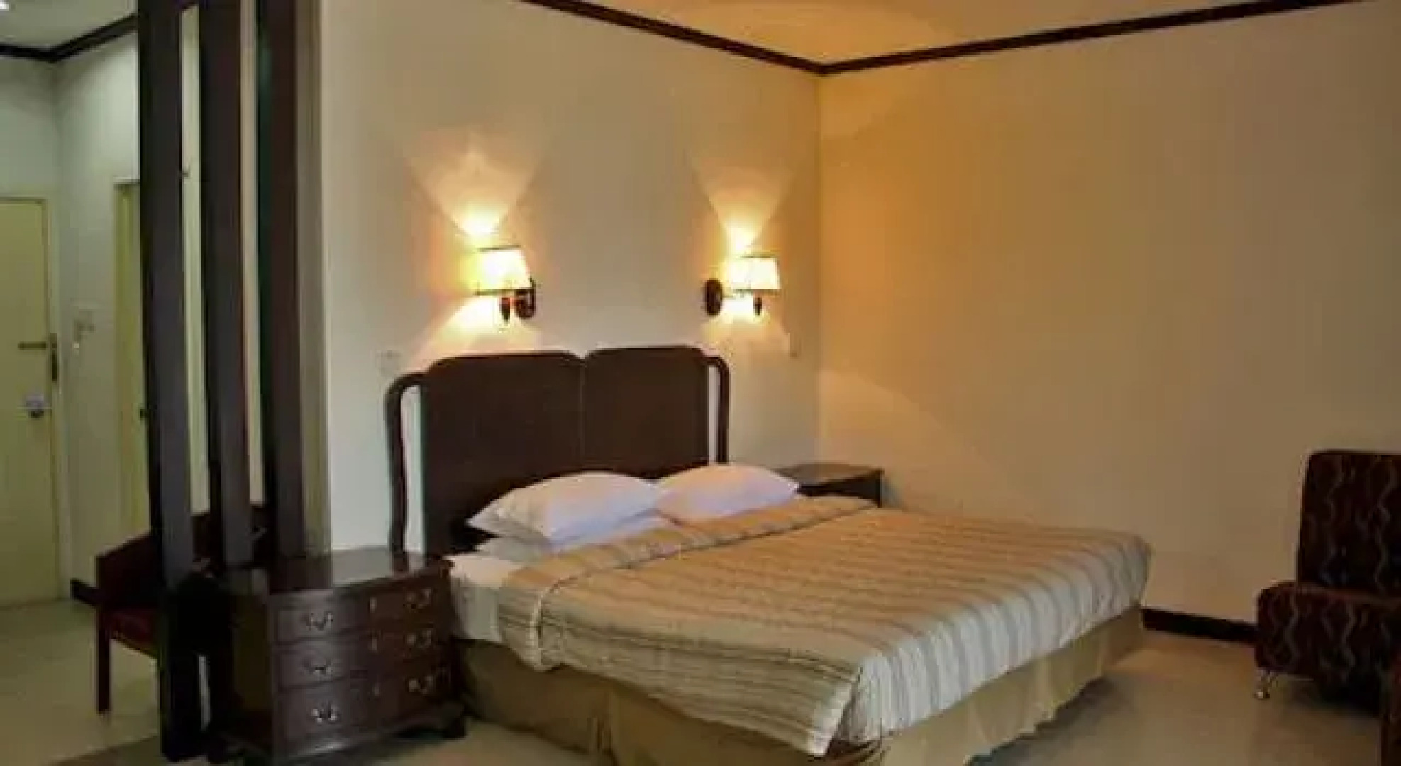 Banding Lakeside Inn