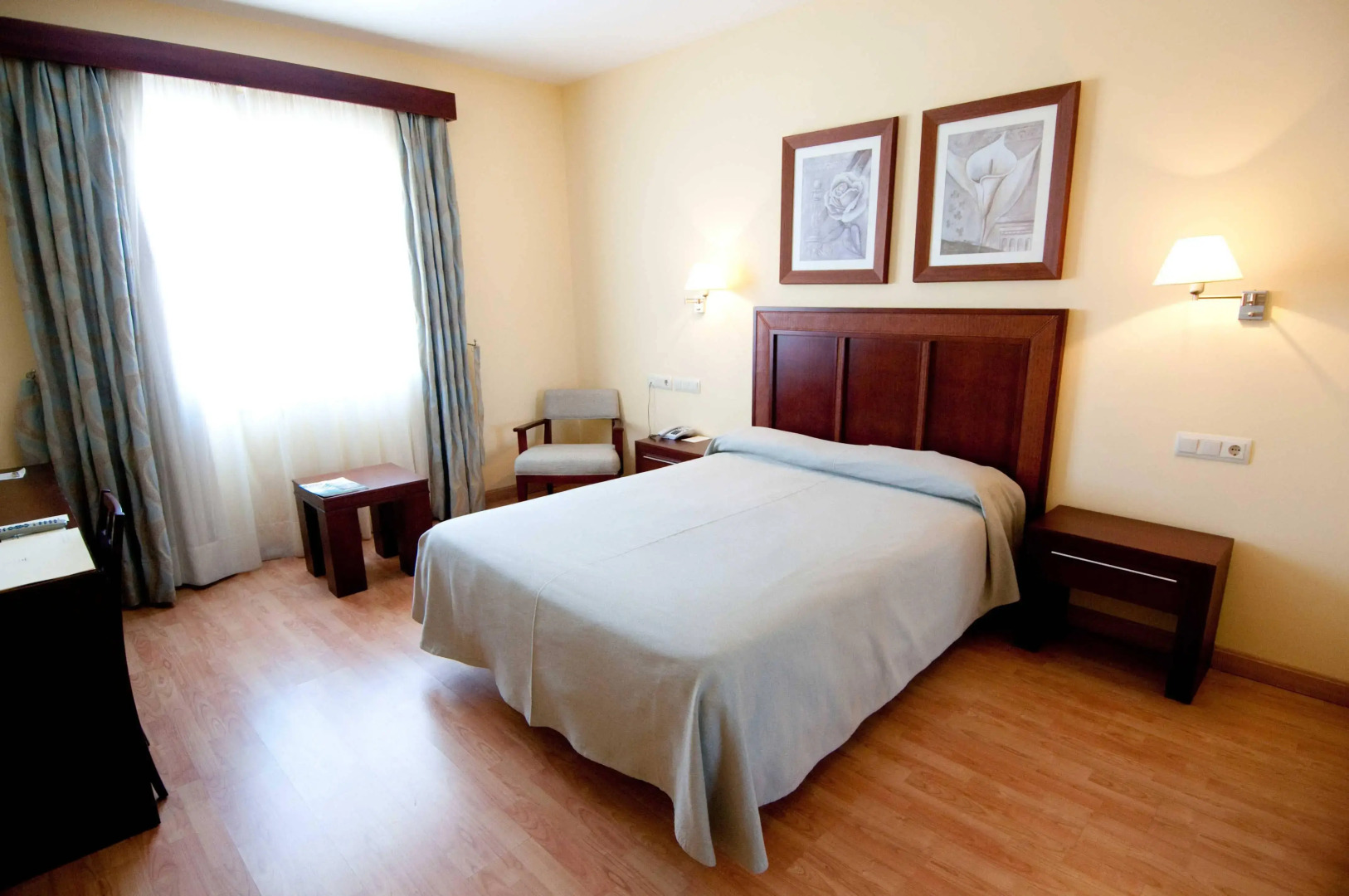 Hotel Santiago de León