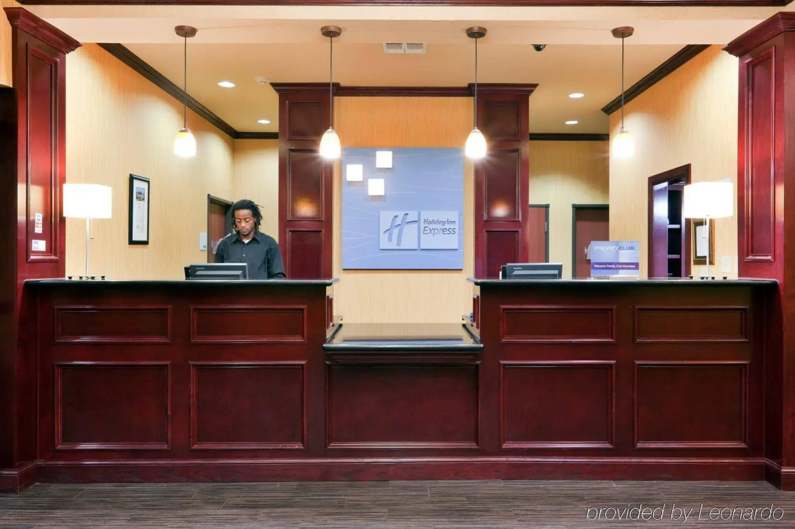 Holiday Inn Express Hotel & Suites Ennis by IHG