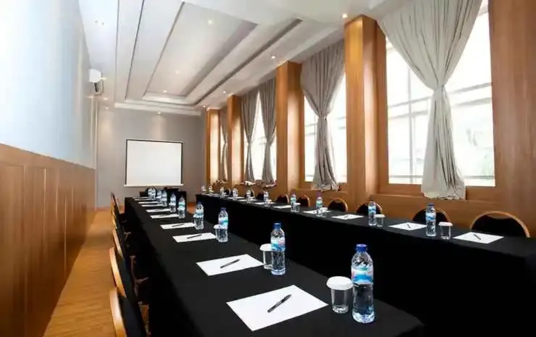 Hotel Omega Karawang