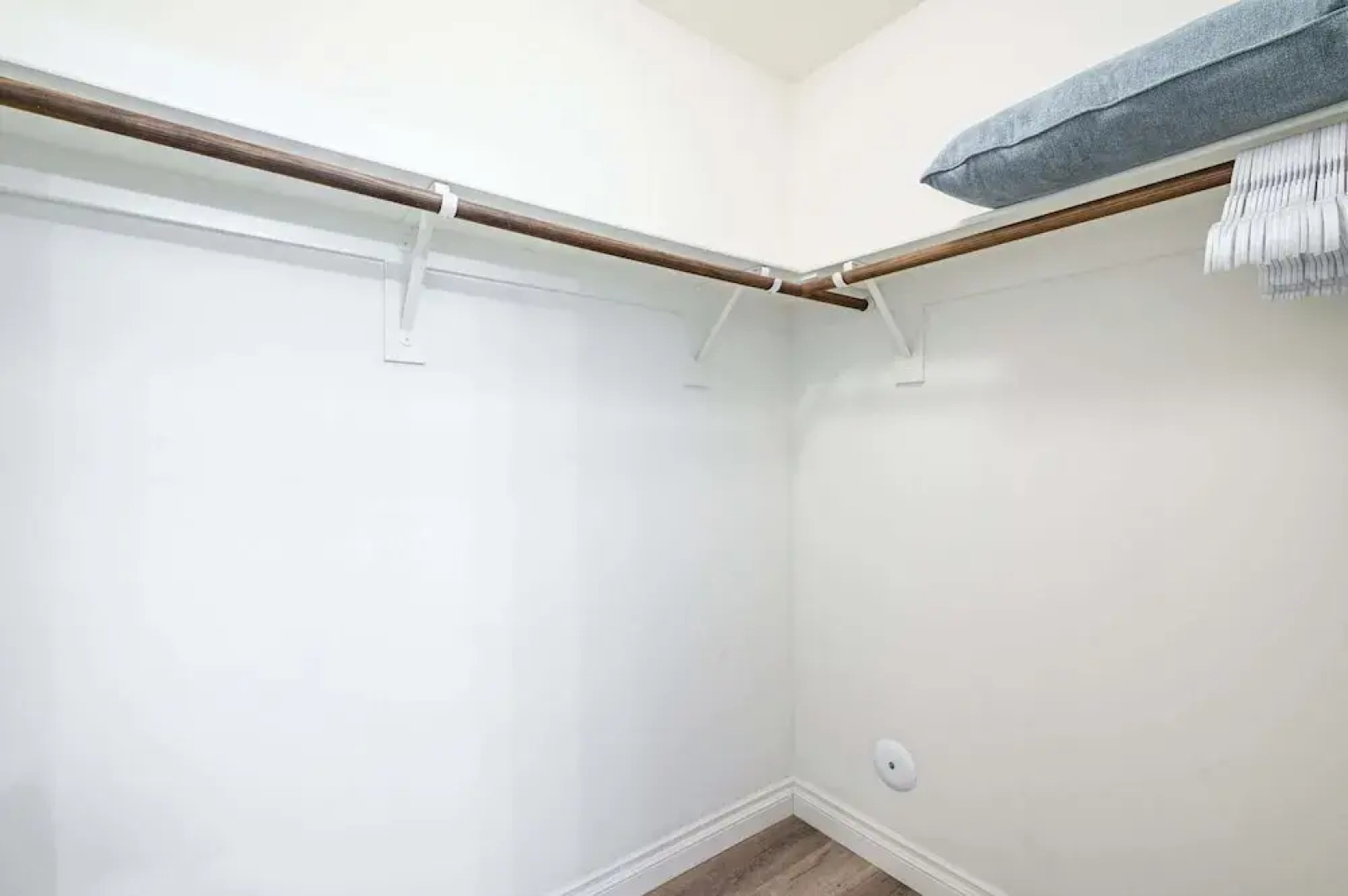 Private Entry Suite w Patio Bath Kitchenette