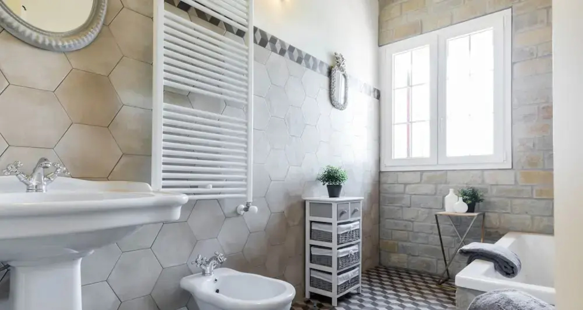 JOIVY Superb Villa For 7 W/Backyard And Bbq Area In Vaccarezza