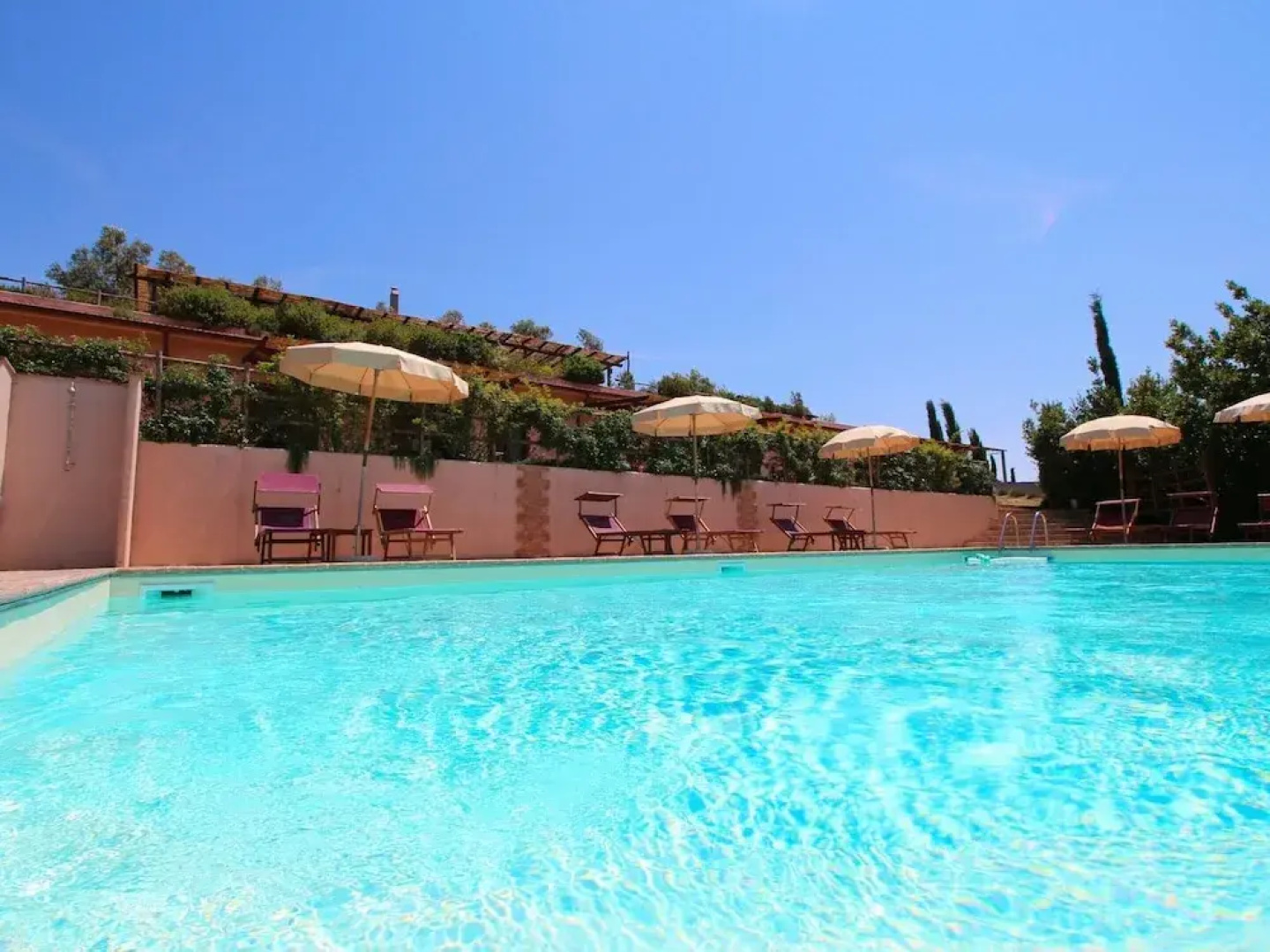 Spacious Farmhouse near Montalto di Castro with Shared Pool
