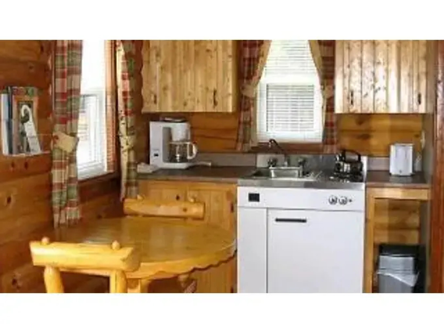 Auberge Les Jardins Inn-Motel Le Brayon & Chalets