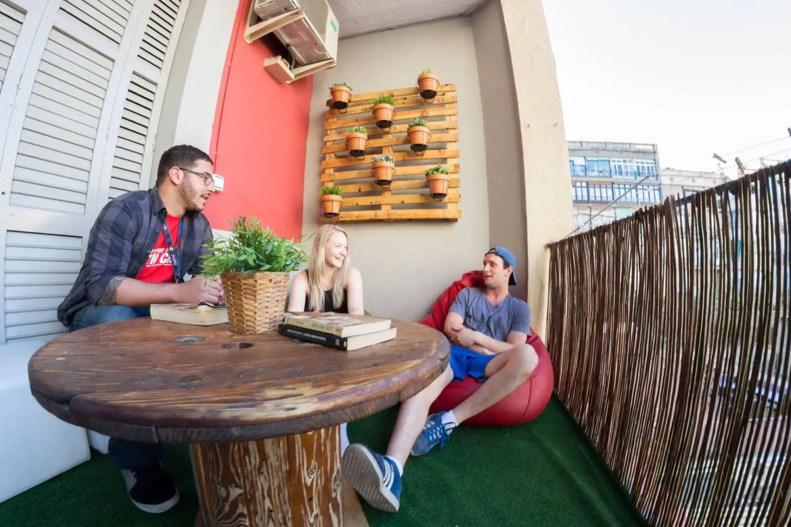 Sant Jordi Hostel Alberg