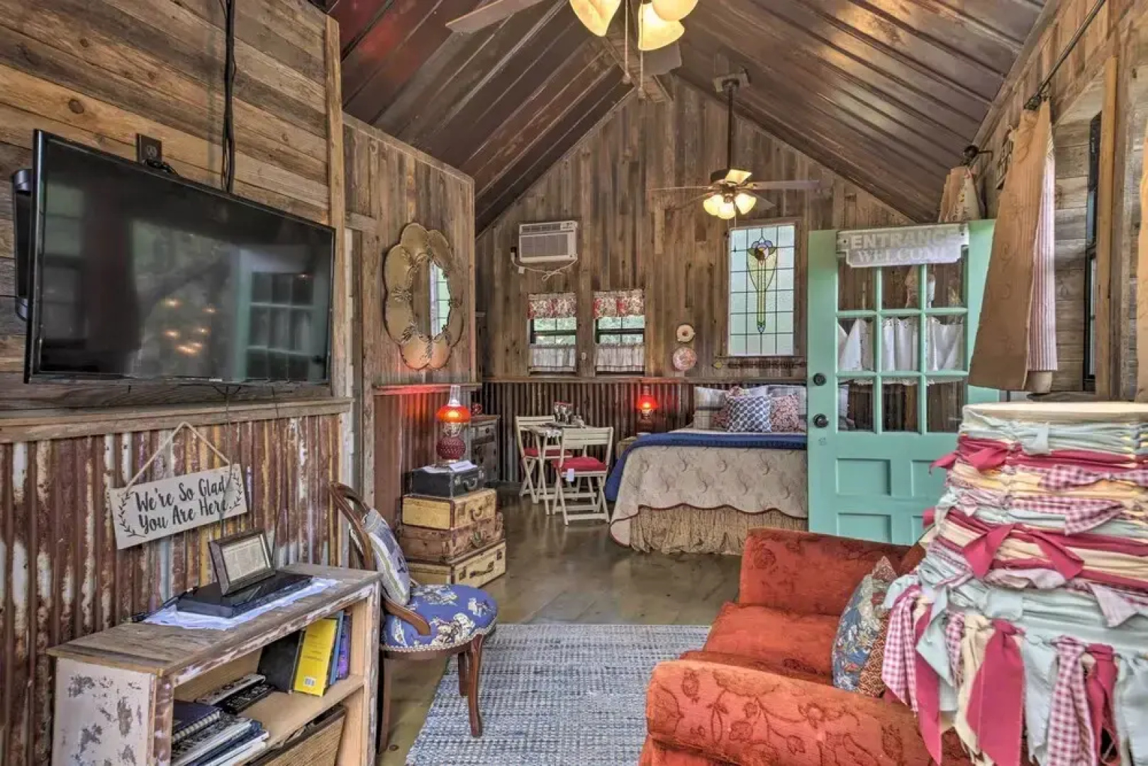 Snuggle Inn Wimberley Cabin w/ Fire Pit + Deck