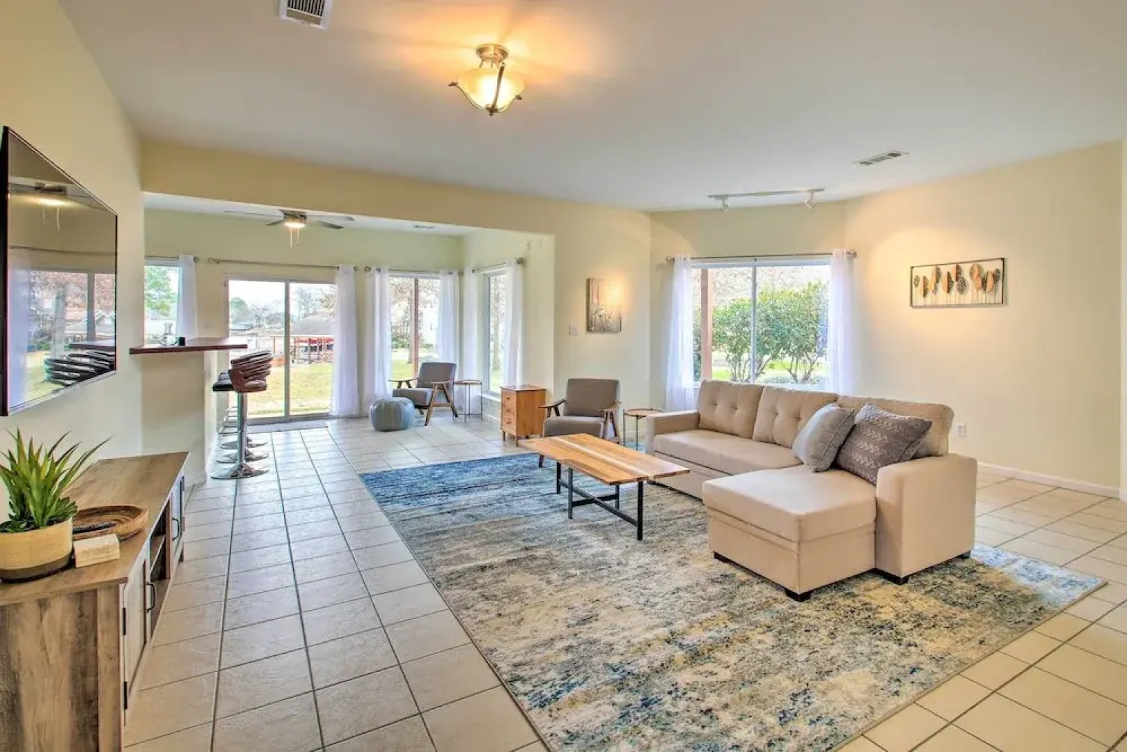 Lakefront Hot Springs Home w/ Deck & Boat Dock