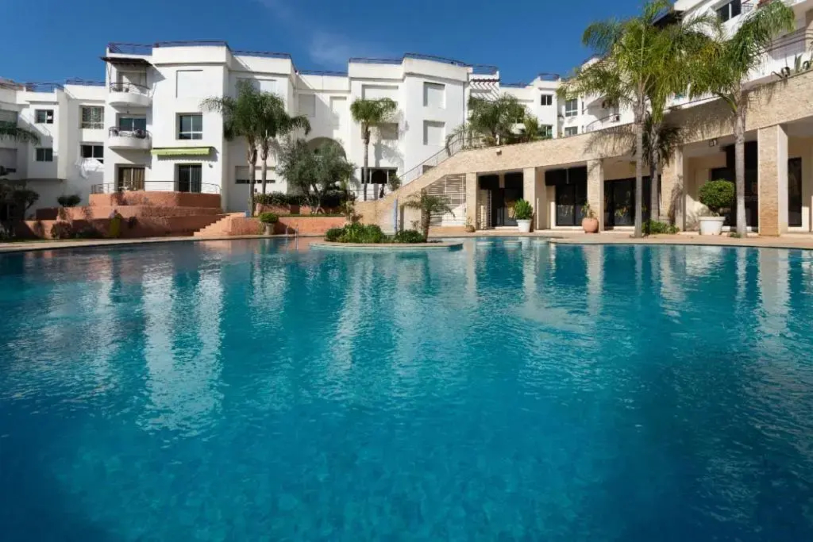 Superbe appartement avec piscine à Harhoura Témara